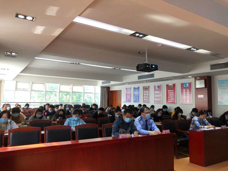 泉城路街道圆满完成专职网格员培训工作