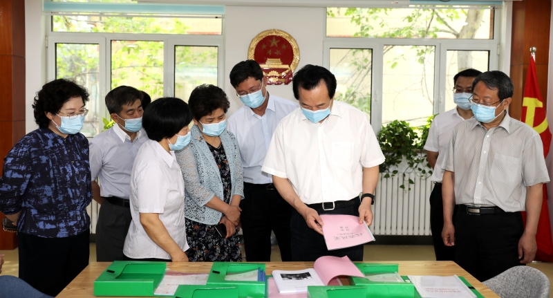 山东省济南市人大常委会主任、党组书记殷鲁谦来历下区调研人大代表网格化履职工作