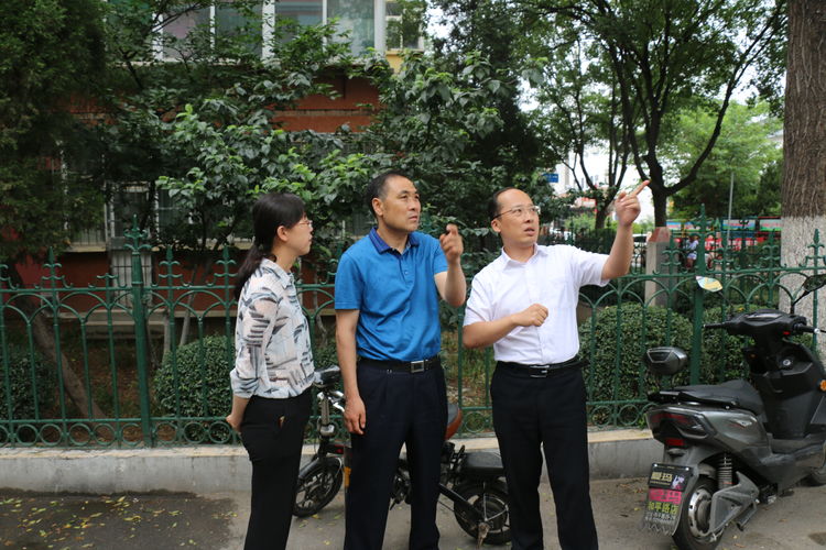 历下区委常委、政法委书记李乐军一行到燕山街道指导调研网格化社会治理建设工作