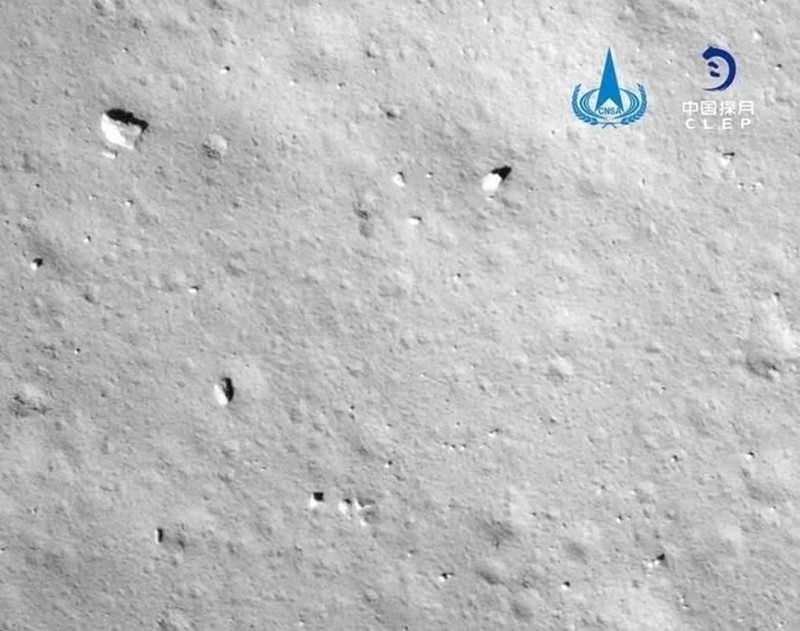 嫦娥五号探测器实施动力下降并成功着陆将在预选区域开展月面采样工作