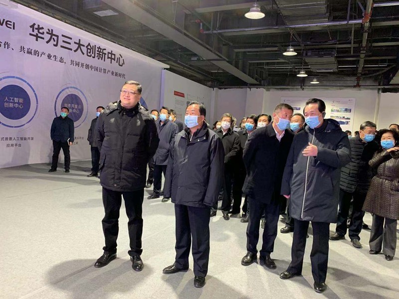 濟南市重點項目建設(shè)觀摩評議團到歷下區(qū)觀摩   濟南軟件開發(fā)